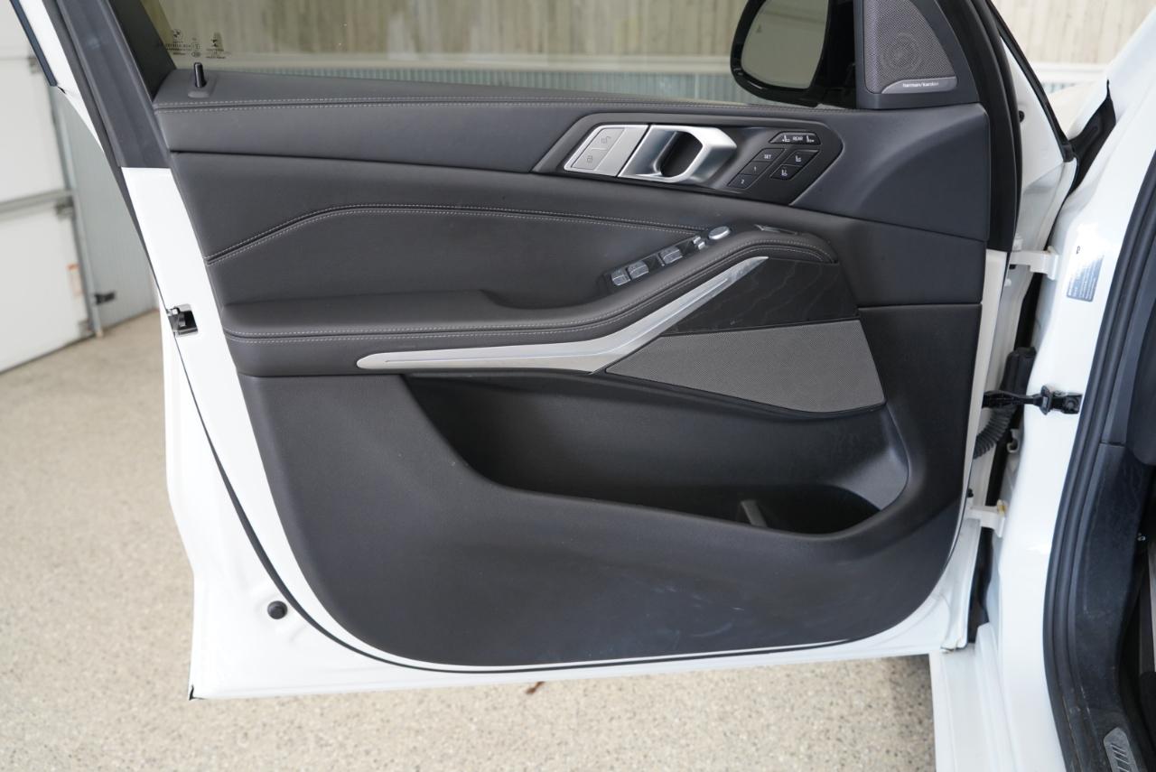 BMW X7 M50i Sports Activity Vehicle 2021