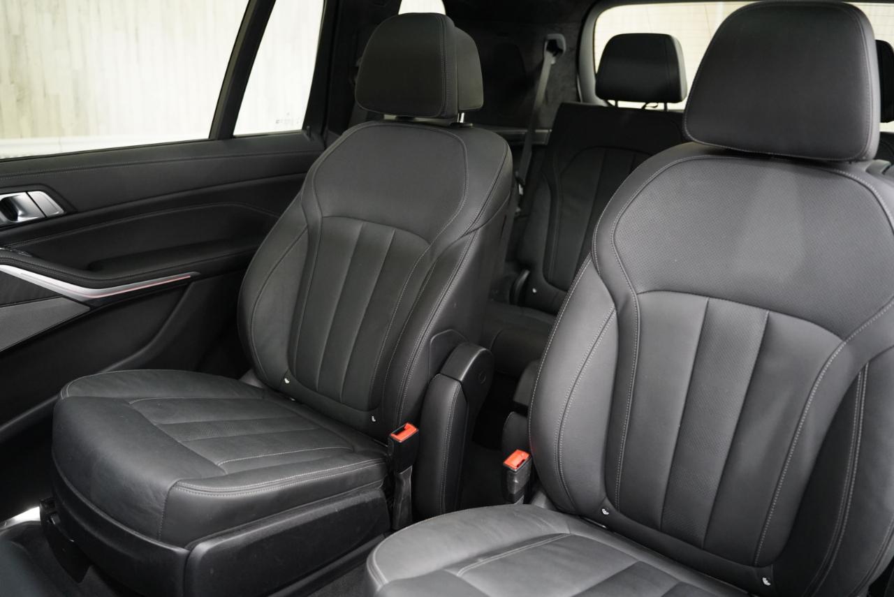 BMW X7 M50i Sports Activity Vehicle 2021