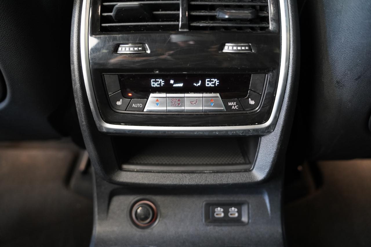 BMW X7 M50i Sports Activity Vehicle 2021