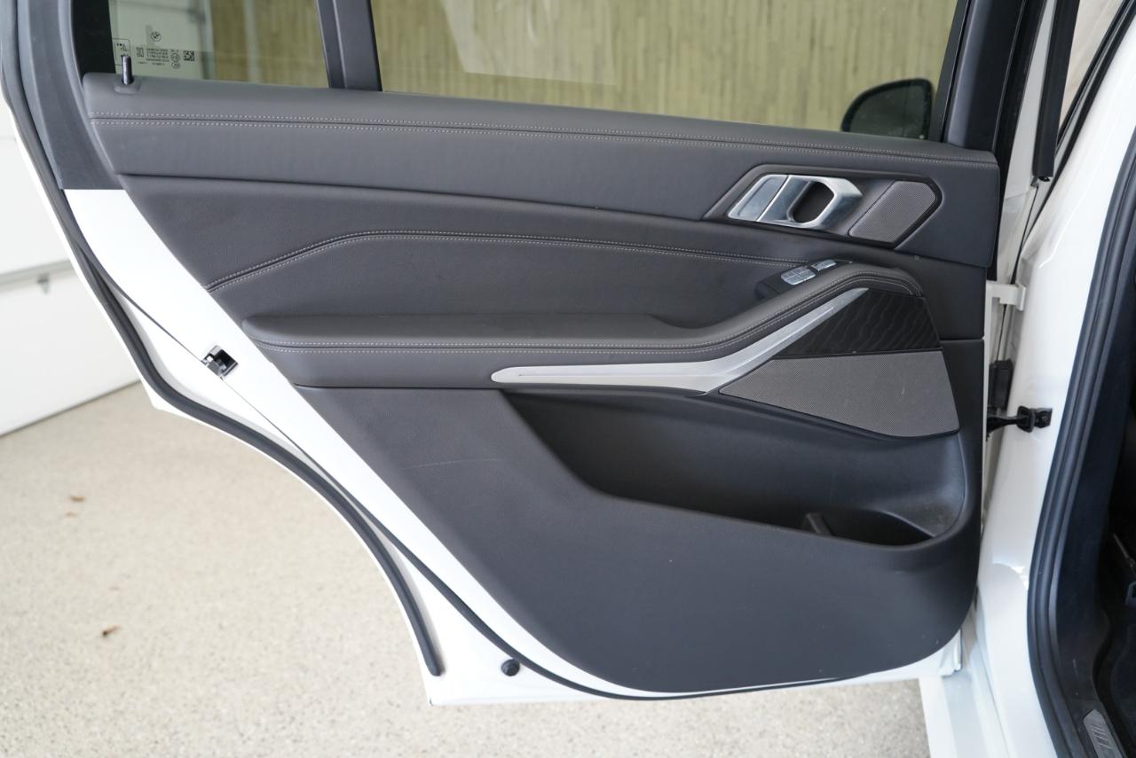 BMW X7 M50i Sports Activity Vehicle 2021