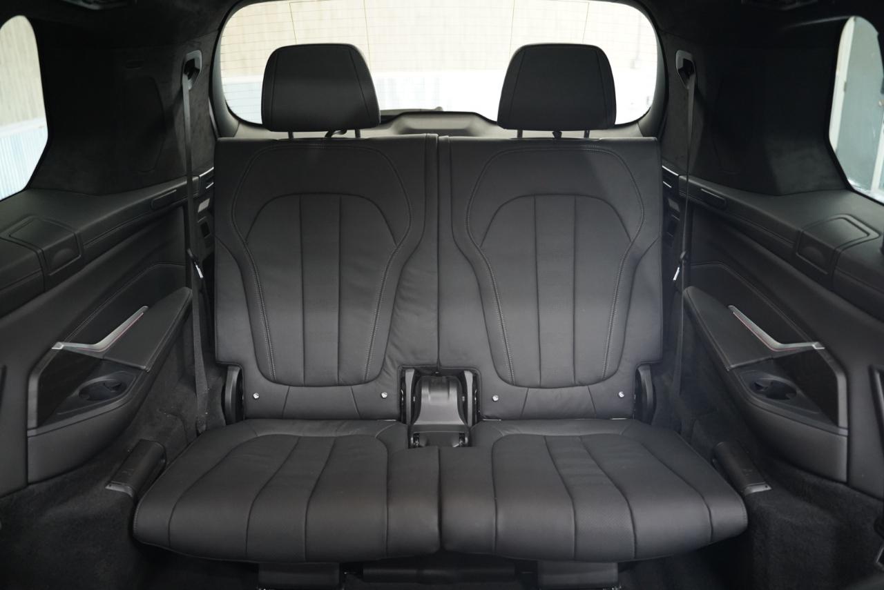 BMW X7 M50i Sports Activity Vehicle 2021