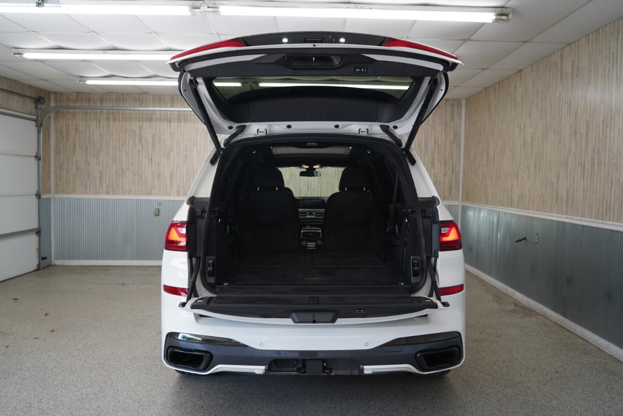 BMW X7 M50i Sports Activity Vehicle 2021