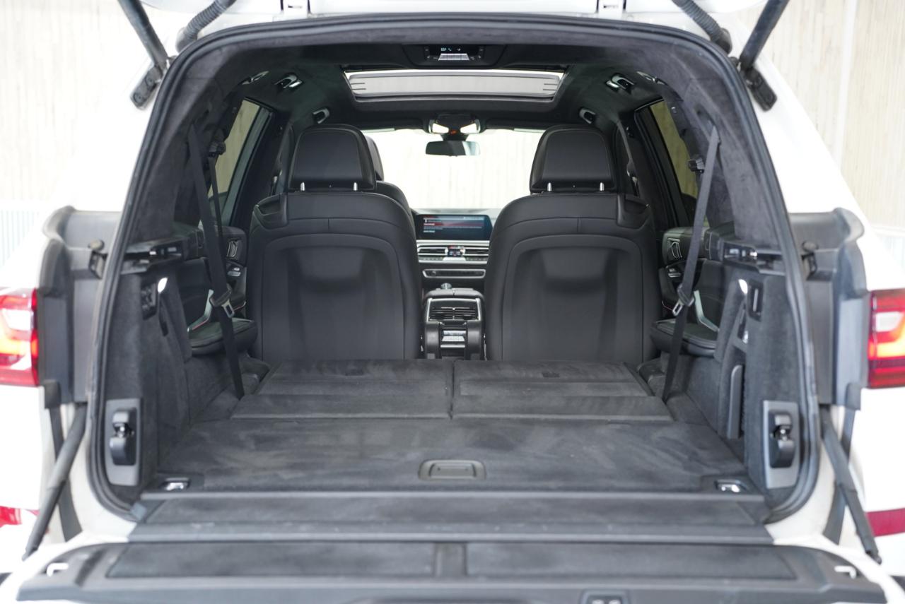 BMW X7 M50i Sports Activity Vehicle 2021