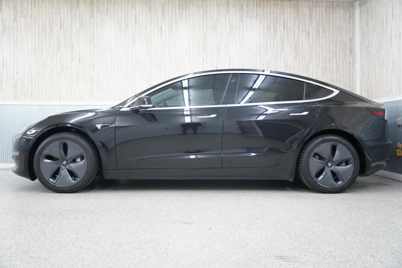 Tesla Model 3 Standard Range RWD 2020