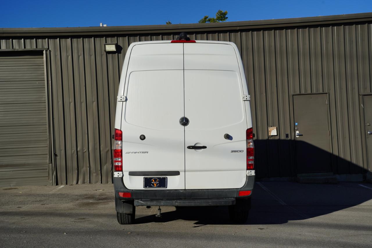 Mercedes-Benz Sprinter Cargo Van 2500 Standard Roof V6 144" RWD 2018