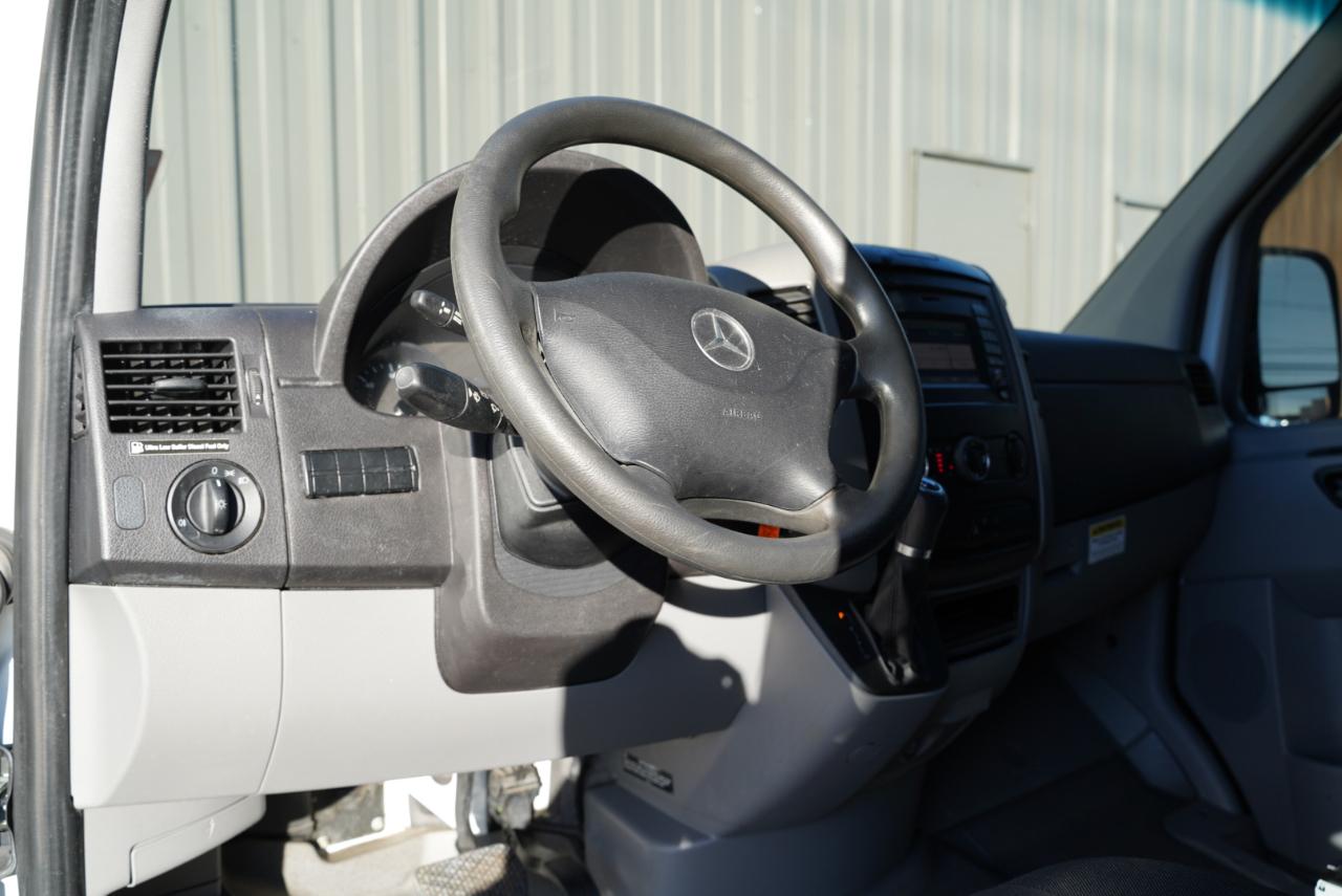 Mercedes-Benz Sprinter Cargo Van 2500 Standard Roof V6 144" RWD 2018