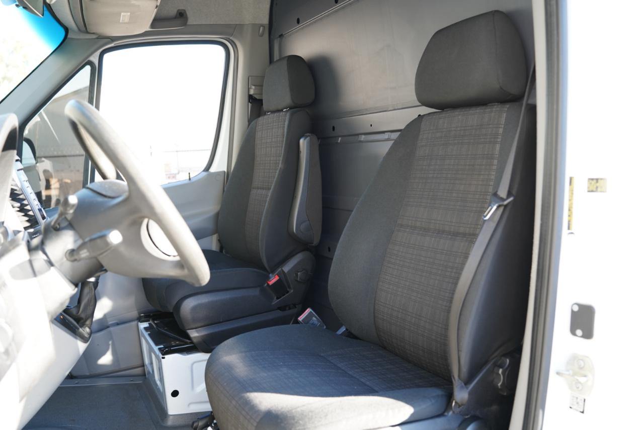 Mercedes-Benz Sprinter Cargo Van 2500 Standard Roof V6 144" RWD 2018