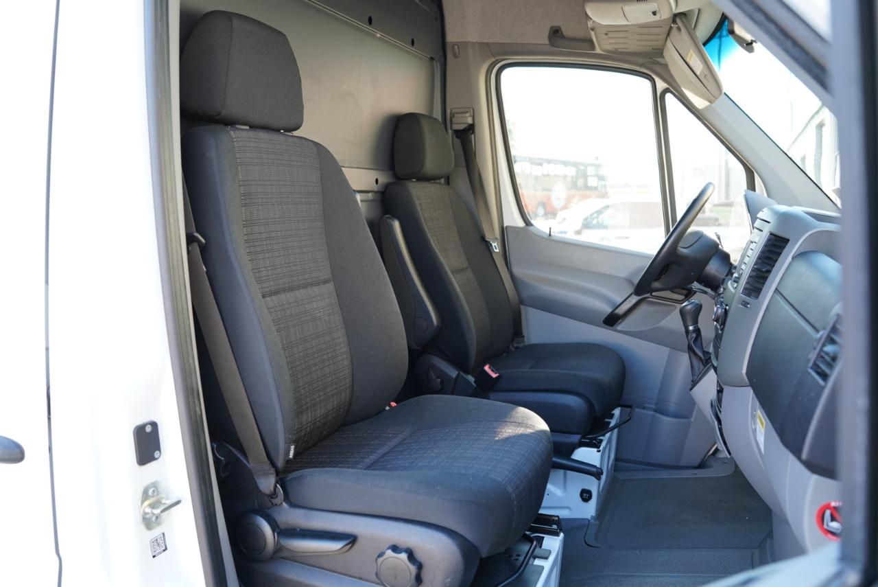 Mercedes-Benz Sprinter Cargo Van 2500 Standard Roof V6 144" RWD 2018