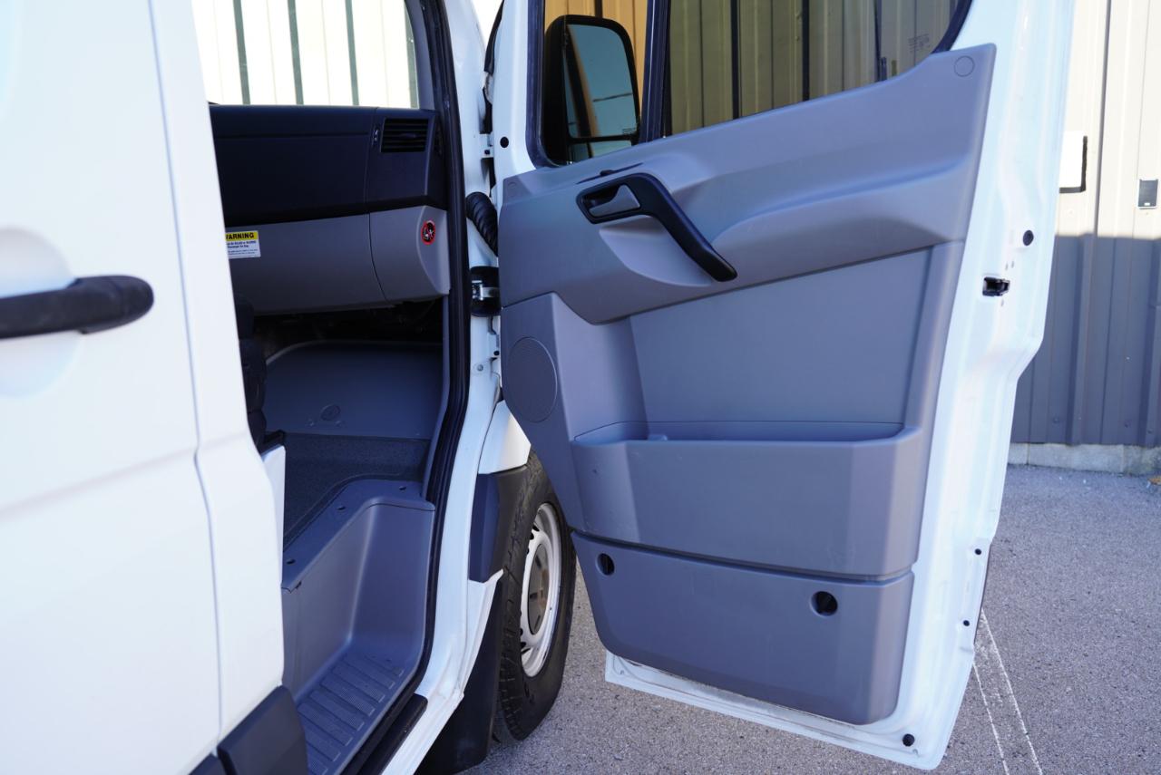 Mercedes-Benz Sprinter Cargo Van 2500 Standard Roof V6 144" RWD 2018