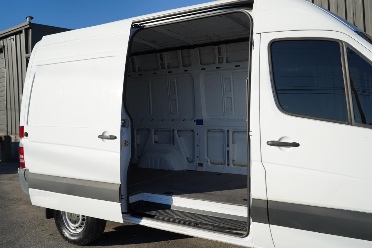 Mercedes-Benz Sprinter Cargo Van 2500 Standard Roof V6 144" RWD 2018