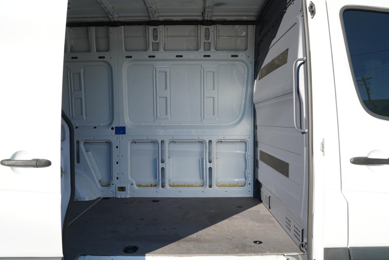 Mercedes-Benz Sprinter Cargo Van 2500 Standard Roof V6 144" RWD 2018