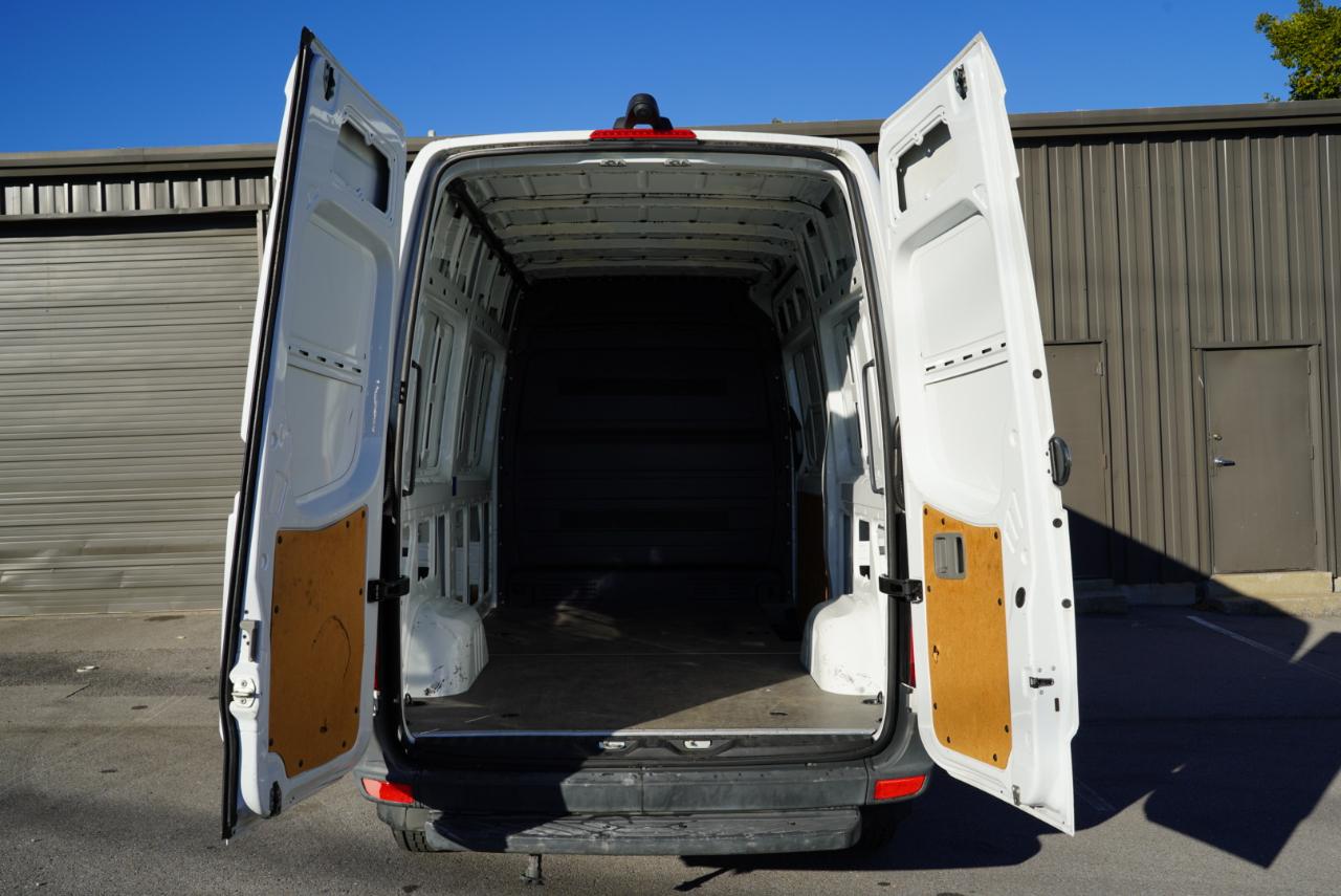 Mercedes-Benz Sprinter Cargo Van 2500 Standard Roof V6 144" RWD 2018