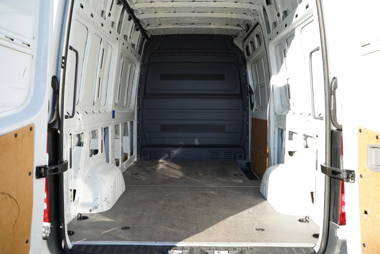 Mercedes-Benz Sprinter Cargo Van 2500 Standard Roof V6 144" RWD 2018