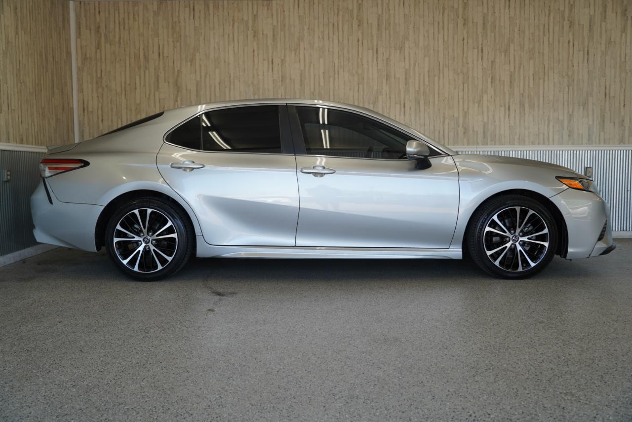 Toyota Camry SE 2019