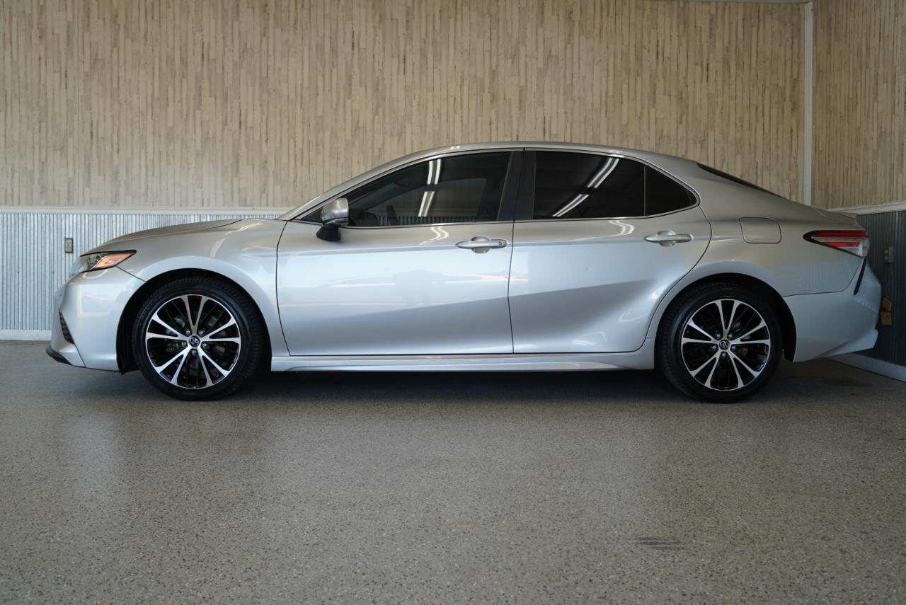 Toyota Camry SE 2019