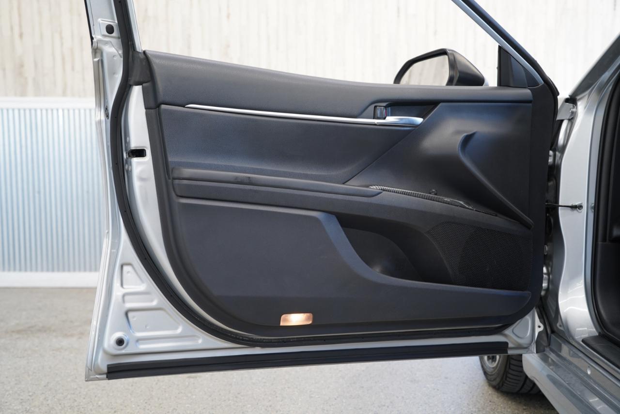 Toyota Camry SE 2019