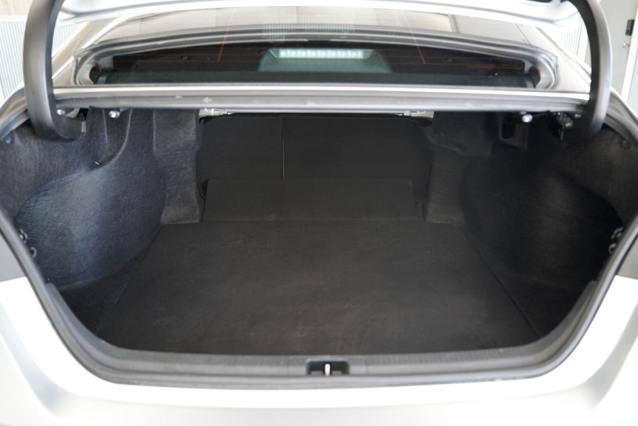 Toyota Camry SE 2019