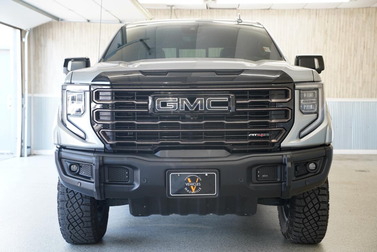 GMC Sierra photo 2
