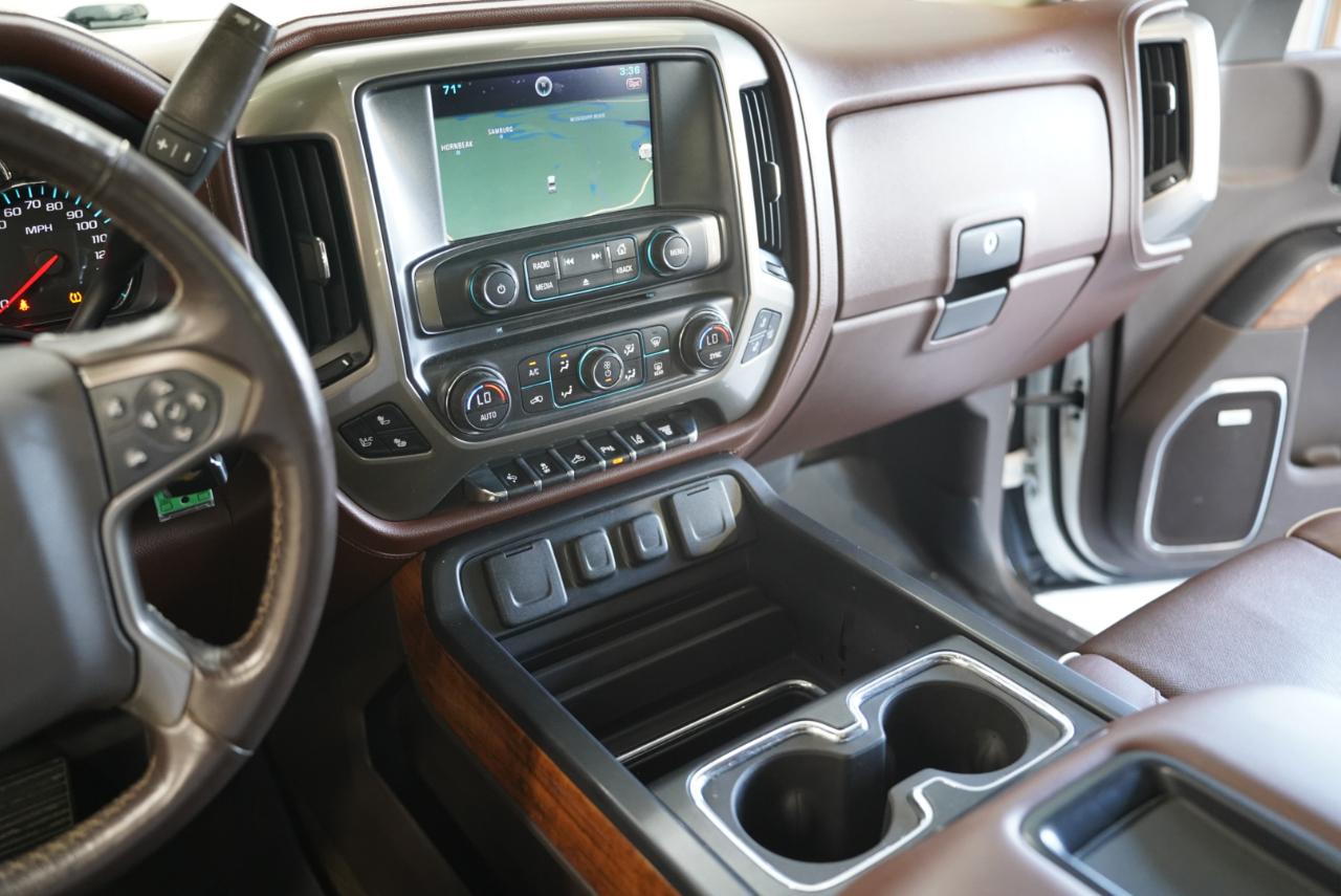 Chevrolet Silverado 2500HD Built After Aug 14 4WD Crew Cab 153.7" High Country 2015
