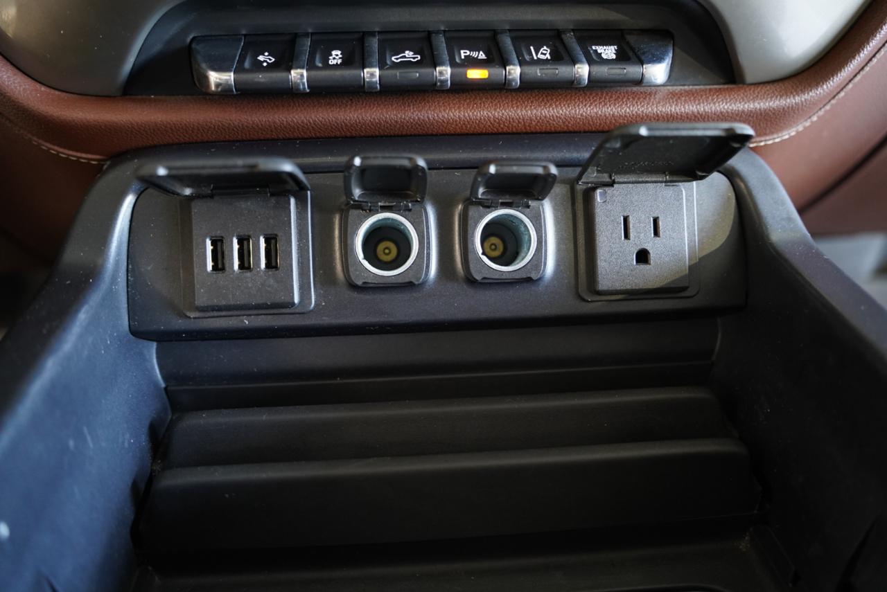 Chevrolet Silverado 2500HD Built After Aug 14 4WD Crew Cab 153.7" High Country 2015