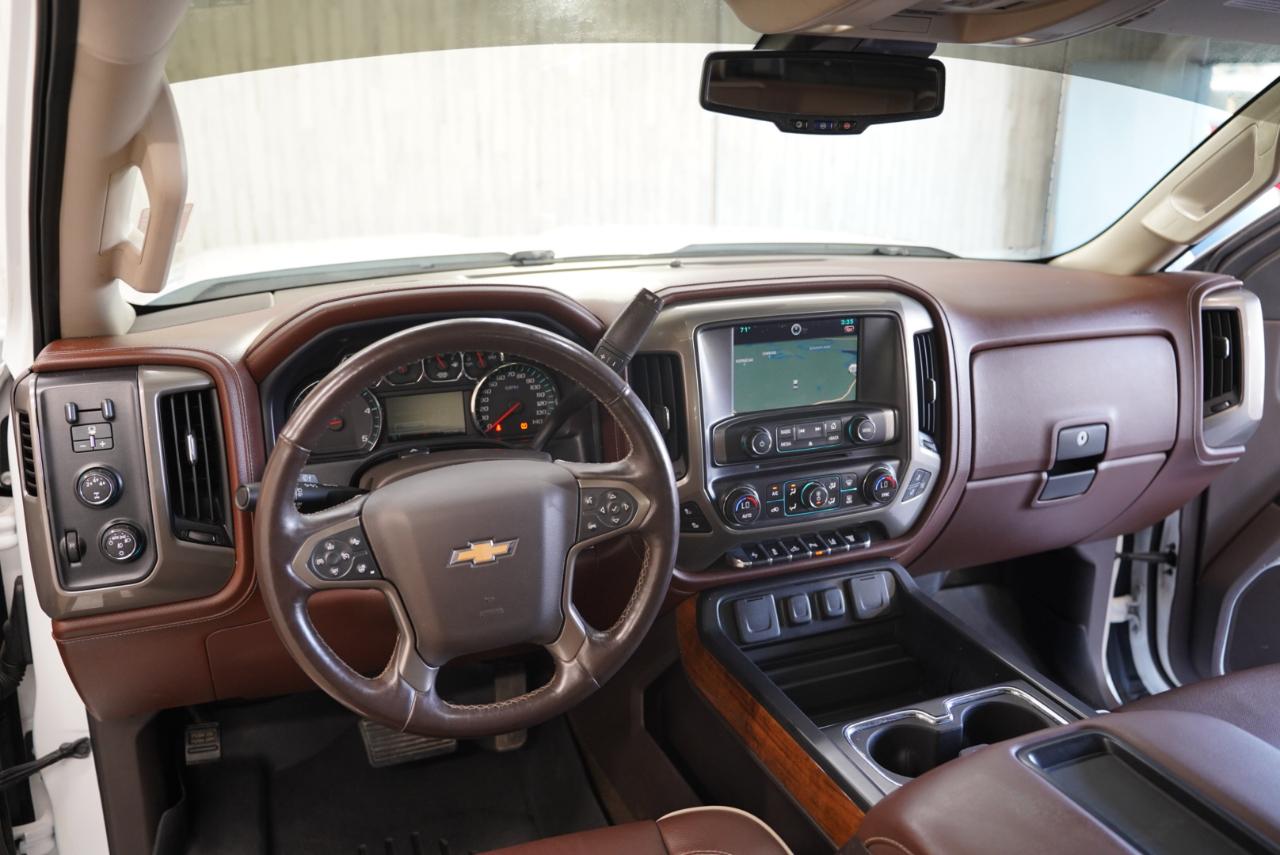 Chevrolet Silverado 2500HD Built After Aug 14 4WD Crew Cab 153.7" High Country 2015