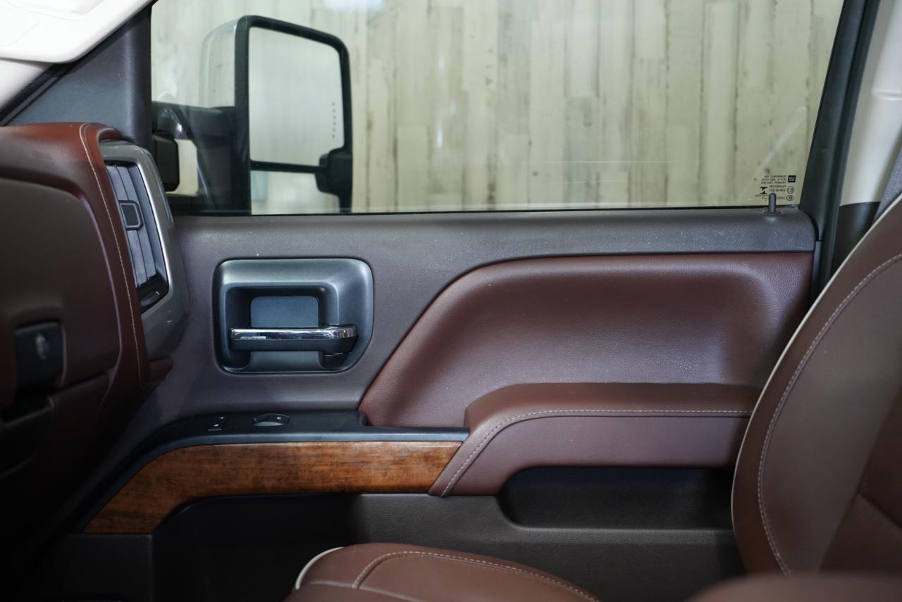 Chevrolet Silverado 2500HD Built After Aug 14 4WD Crew Cab 153.7" High Country 2015