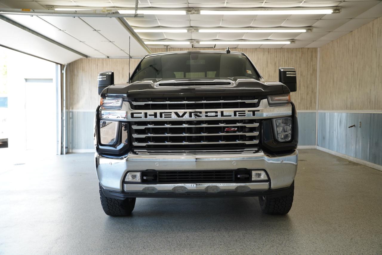 Chevrolet Silverado photo 2