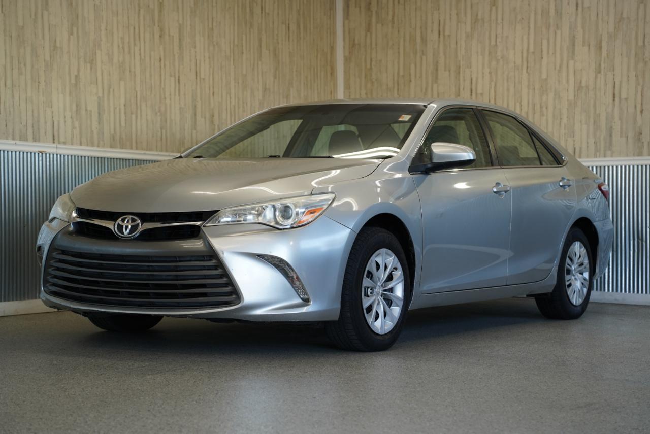 Toyota Camry LE Auto (Natl) 2017