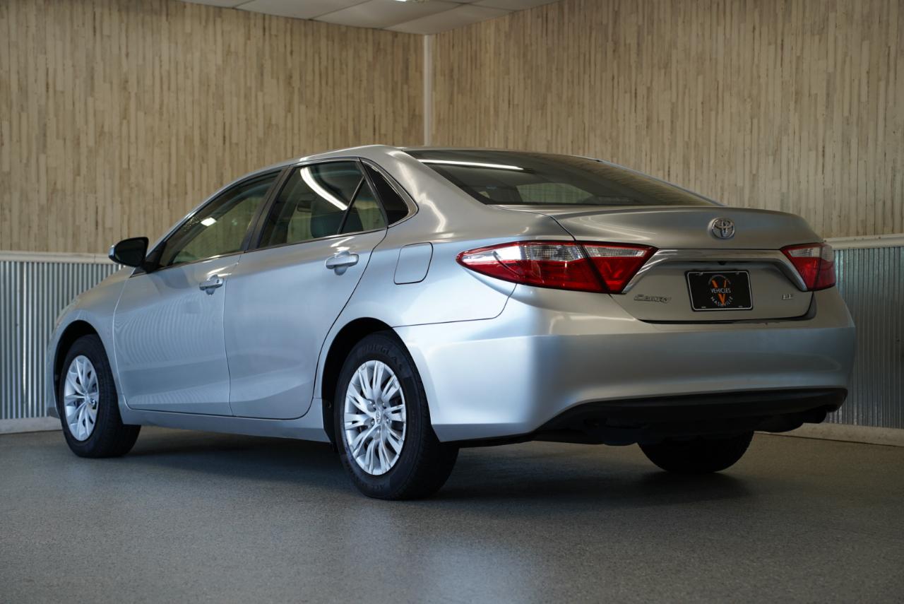 Toyota Camry LE Auto (Natl) 2017