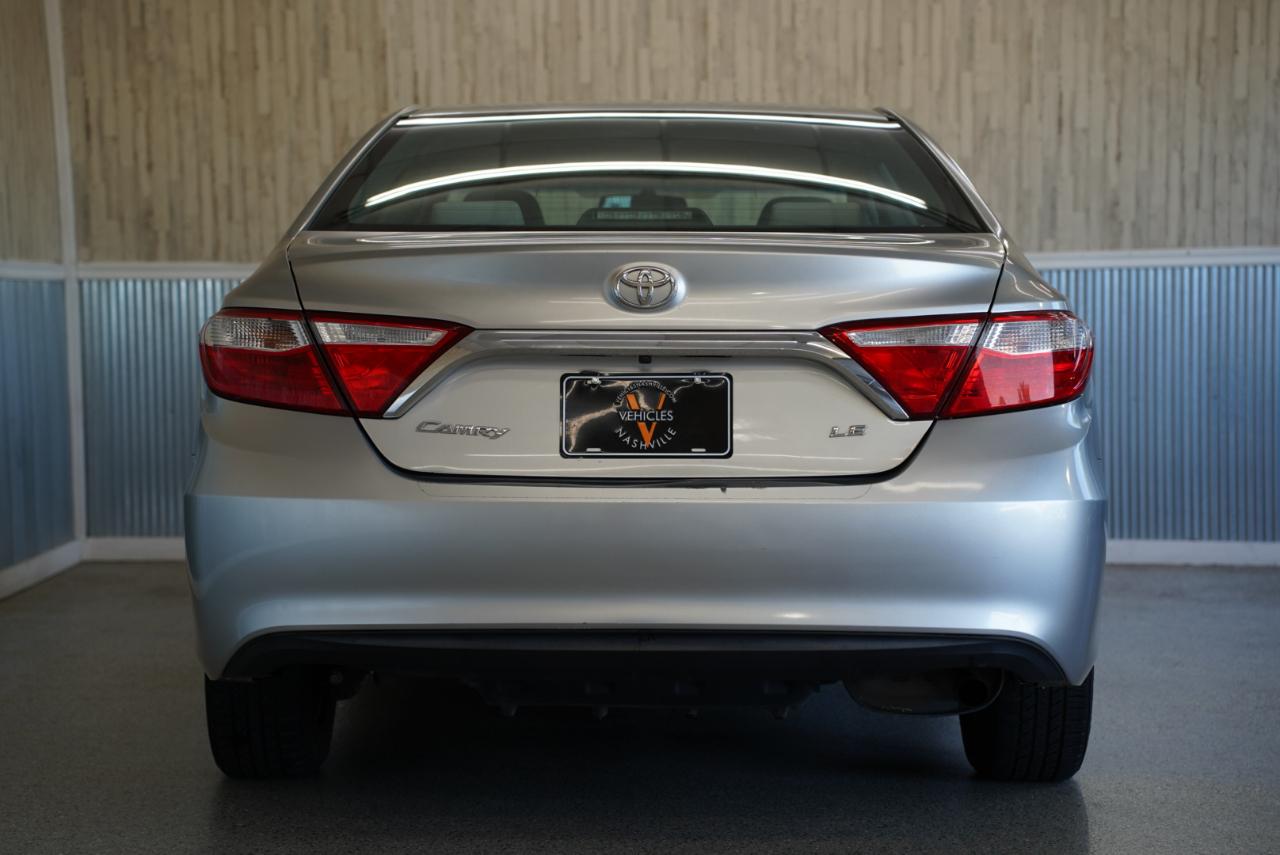 Toyota Camry LE Auto (Natl) 2017