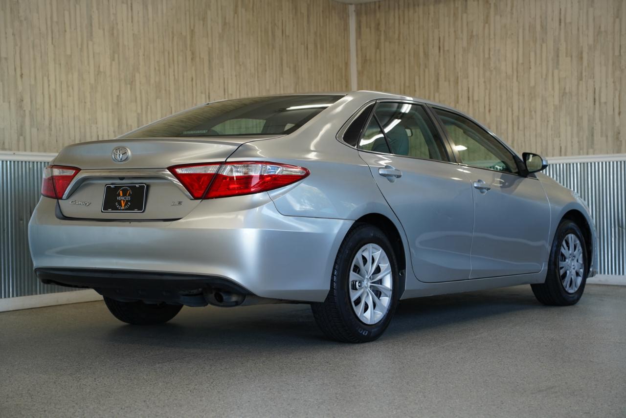 Toyota Camry LE Auto (Natl) 2017