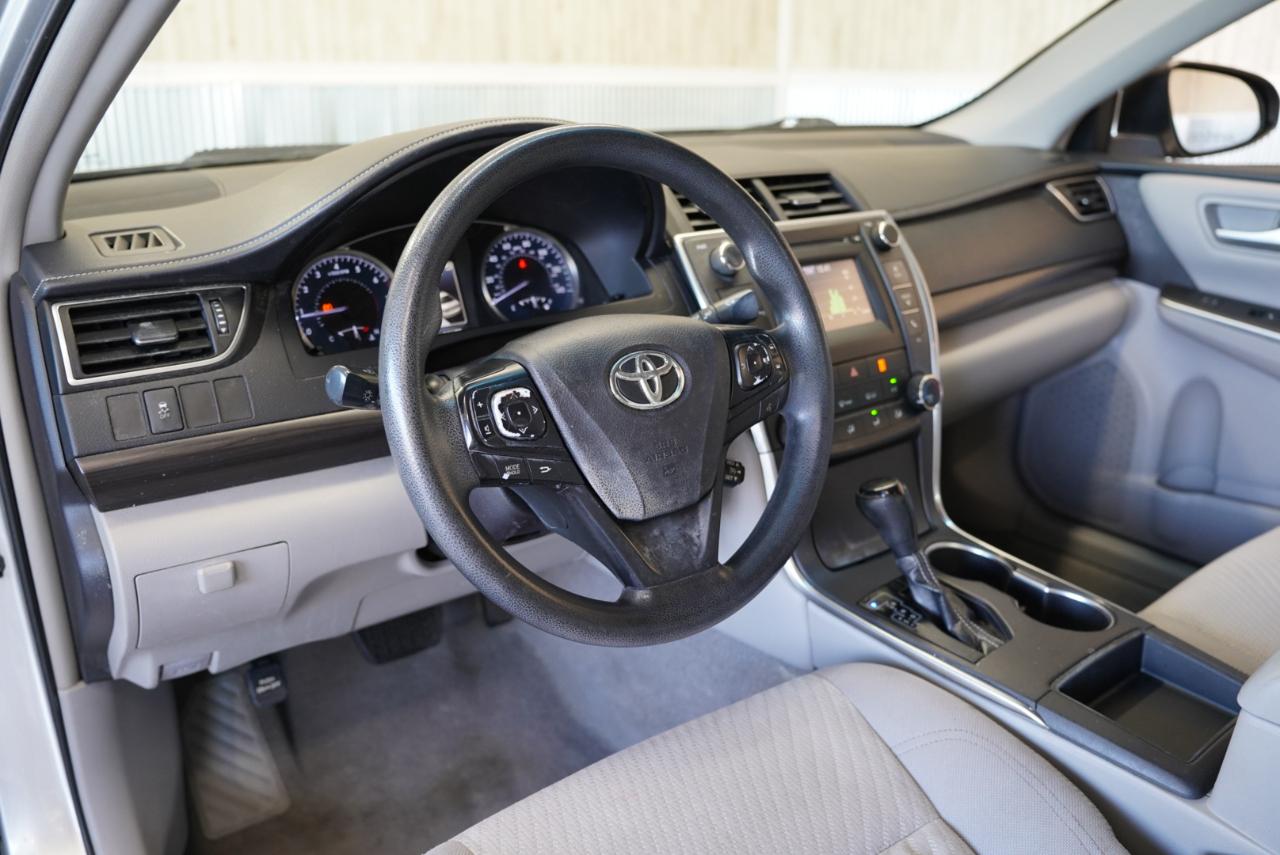 Toyota Camry LE Auto (Natl) 2017