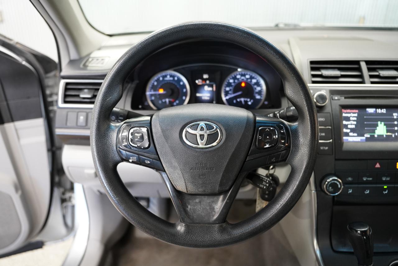 Toyota Camry LE Auto (Natl) 2017