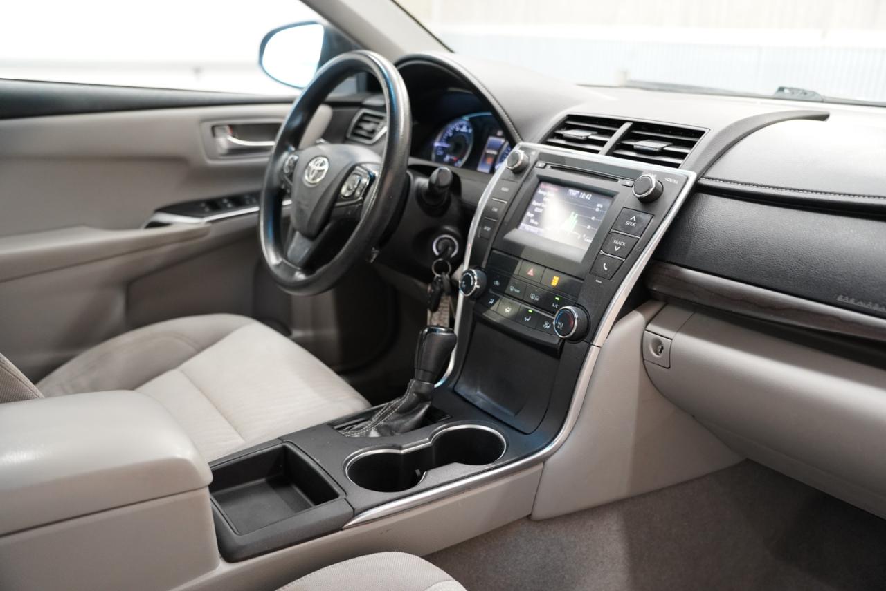 Toyota Camry LE Auto (Natl) 2017