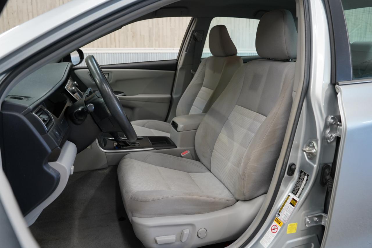 Toyota Camry LE Auto (Natl) 2017