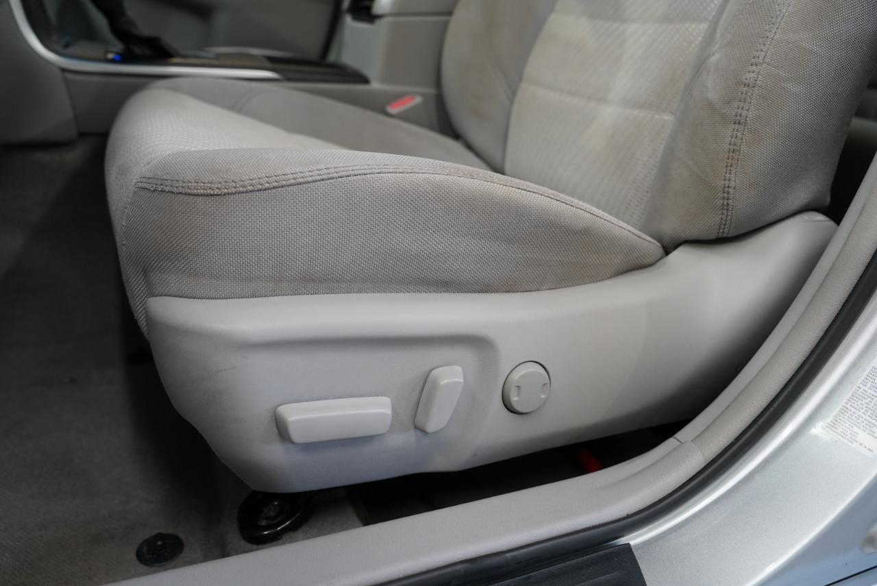 Toyota Camry LE Auto (Natl) 2017