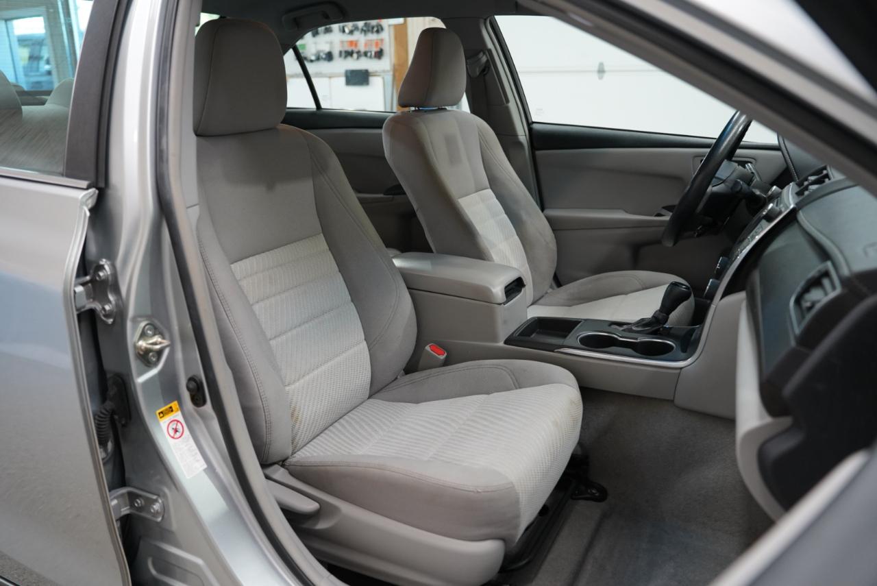 Toyota Camry LE Auto (Natl) 2017