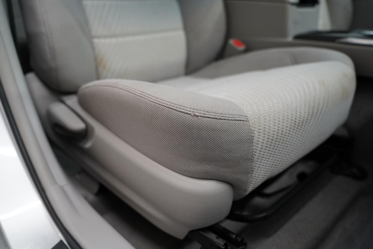 Toyota Camry LE Auto (Natl) 2017