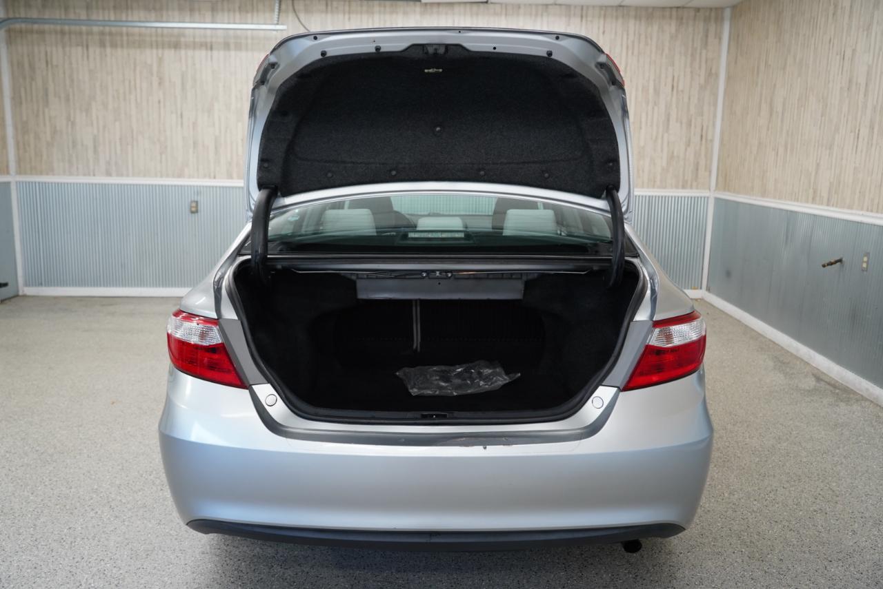 Toyota Camry LE Auto (Natl) 2017