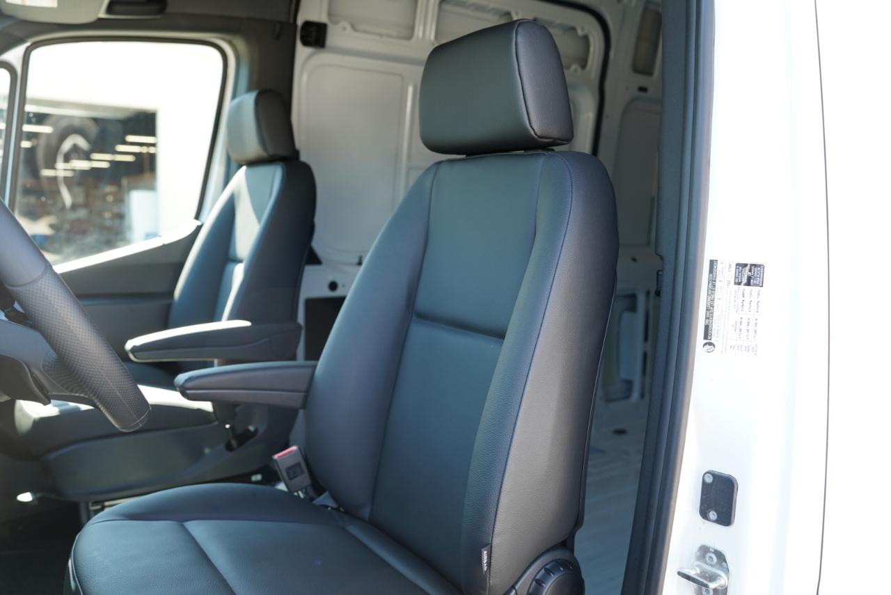 Mercedes-Benz Sprinter Cargo Van 2500 High Roof I4 Diesel 170" RWD 2025