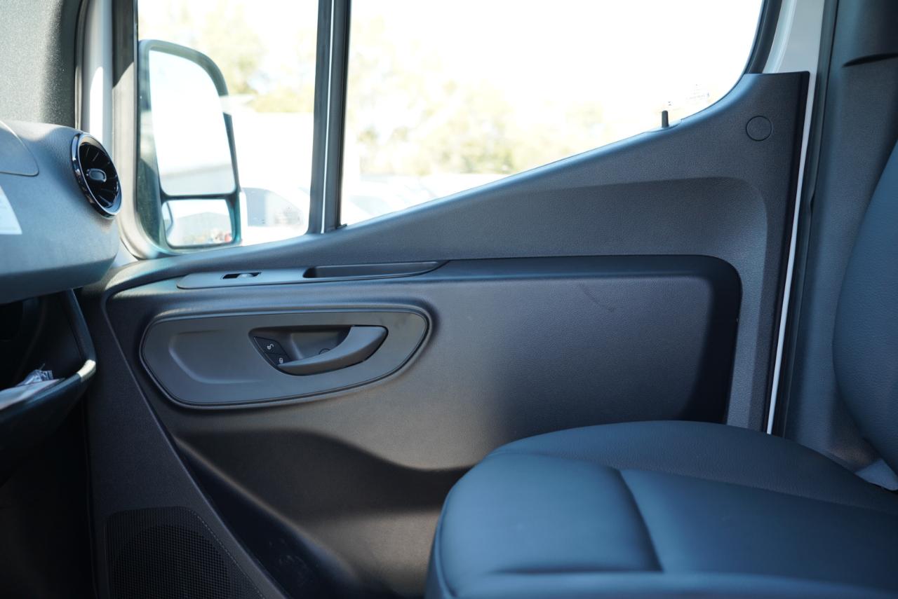 Mercedes-Benz Sprinter Cargo Van 2500 High Roof I4 Diesel 170" RWD 2025