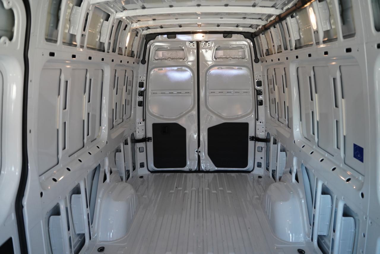 Mercedes-Benz Sprinter Cargo Van 2500 High Roof I4 Diesel 170" RWD 2025