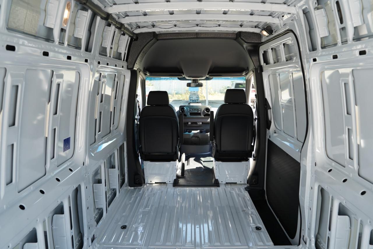 Mercedes-Benz Sprinter Cargo Van 2500 High Roof I4 Diesel 170" RWD 2025