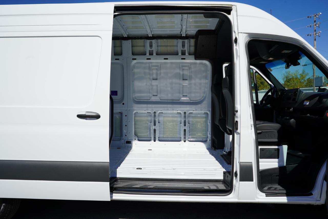 Mercedes-Benz Sprinter Cargo Van 2500 High Roof I4 Diesel 170" RWD 2025
