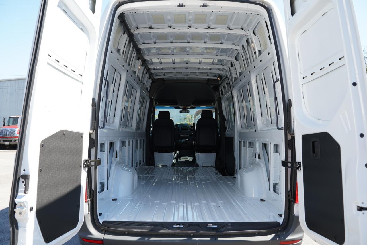 Mercedes-Benz Sprinter Cargo Van 2500 High Roof I4 Diesel 170" RWD 2025