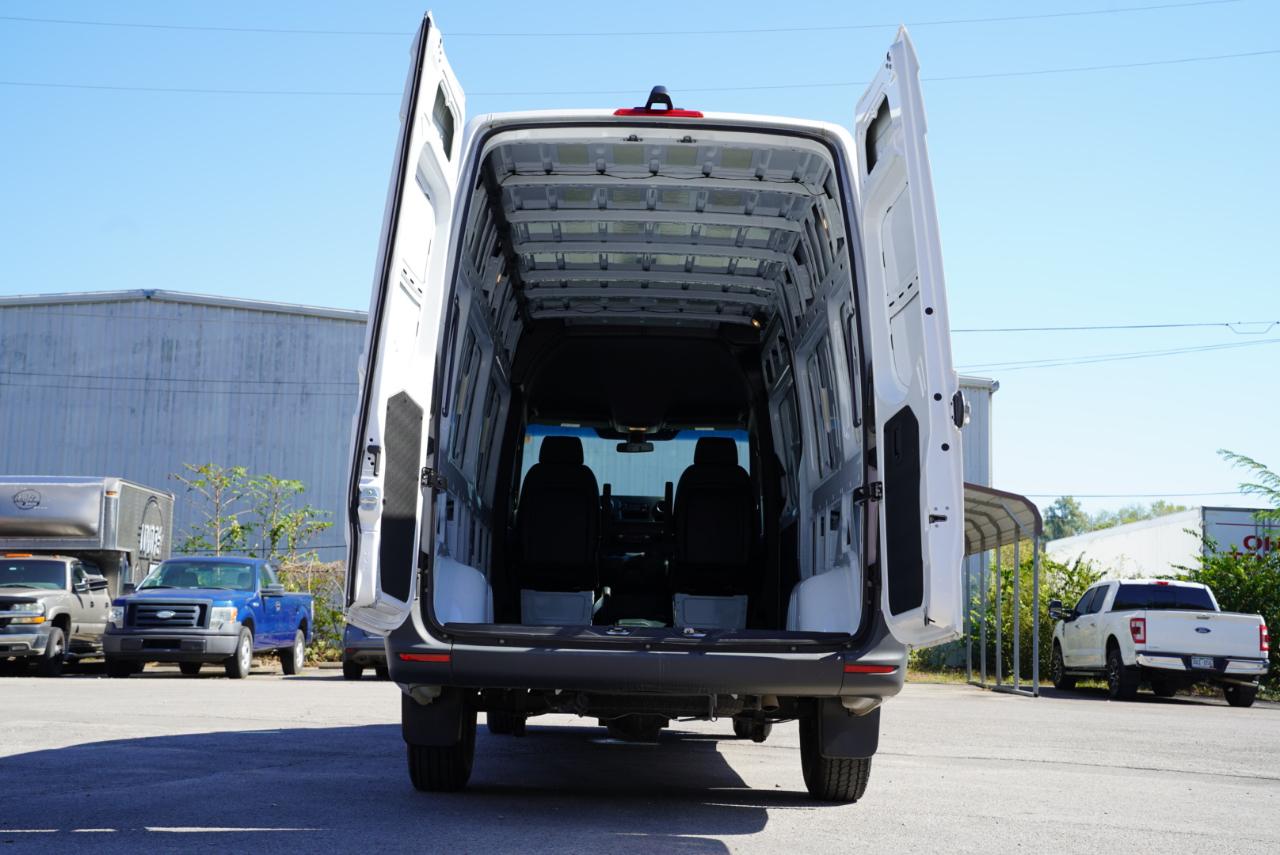 Mercedes-Benz Sprinter Cargo Van 2500 High Roof I4 Diesel 170" RWD 2025