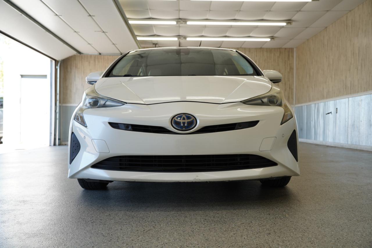 Toyota Prius Three Touring (Natl) 2017