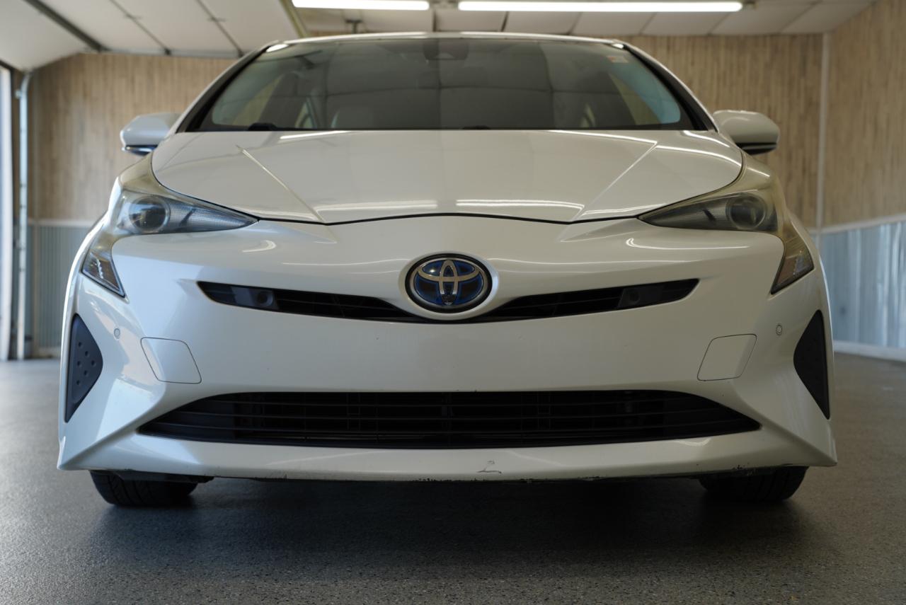 Toyota Prius Three Touring (Natl) 2017