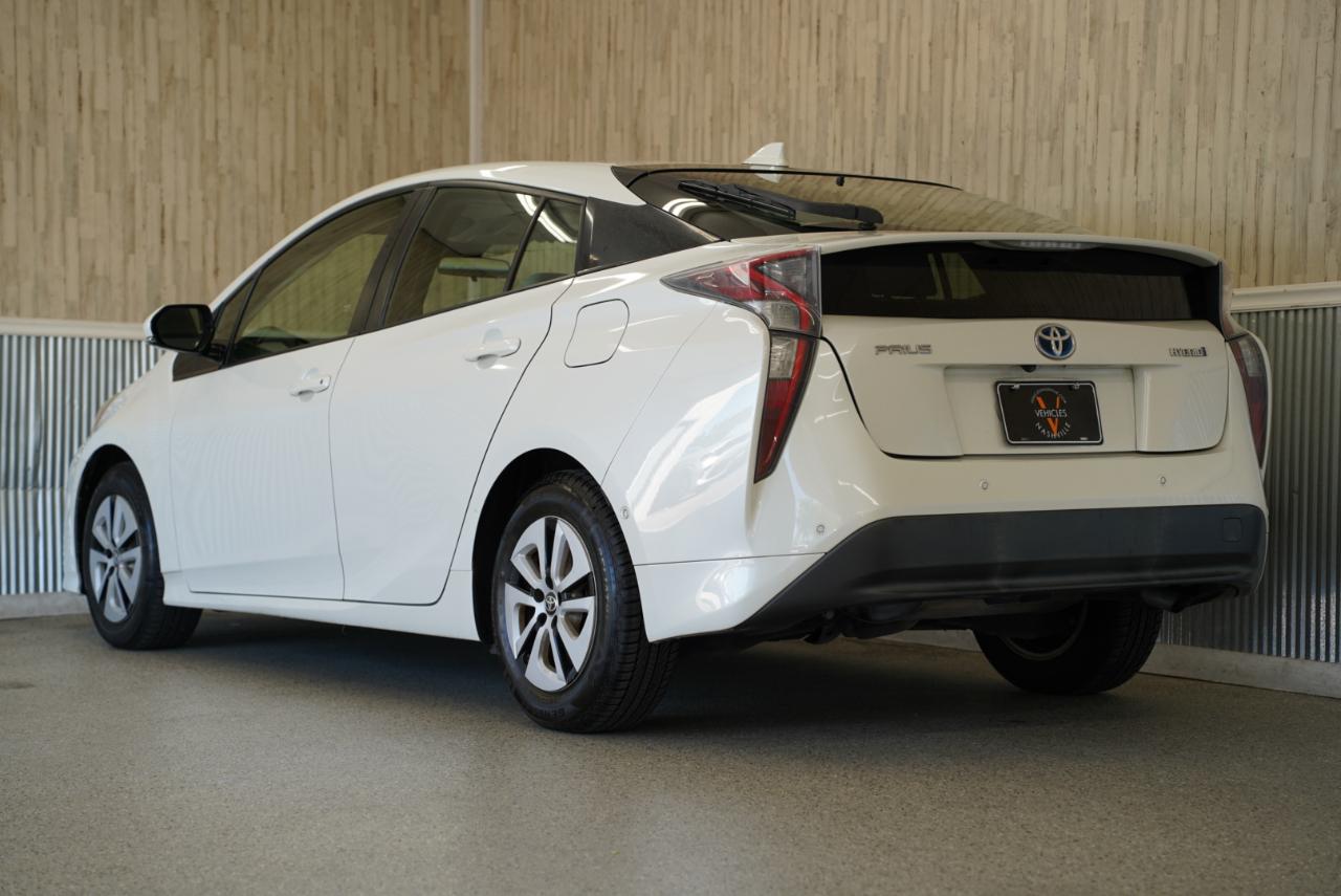 Toyota Prius Three Touring (Natl) 2017