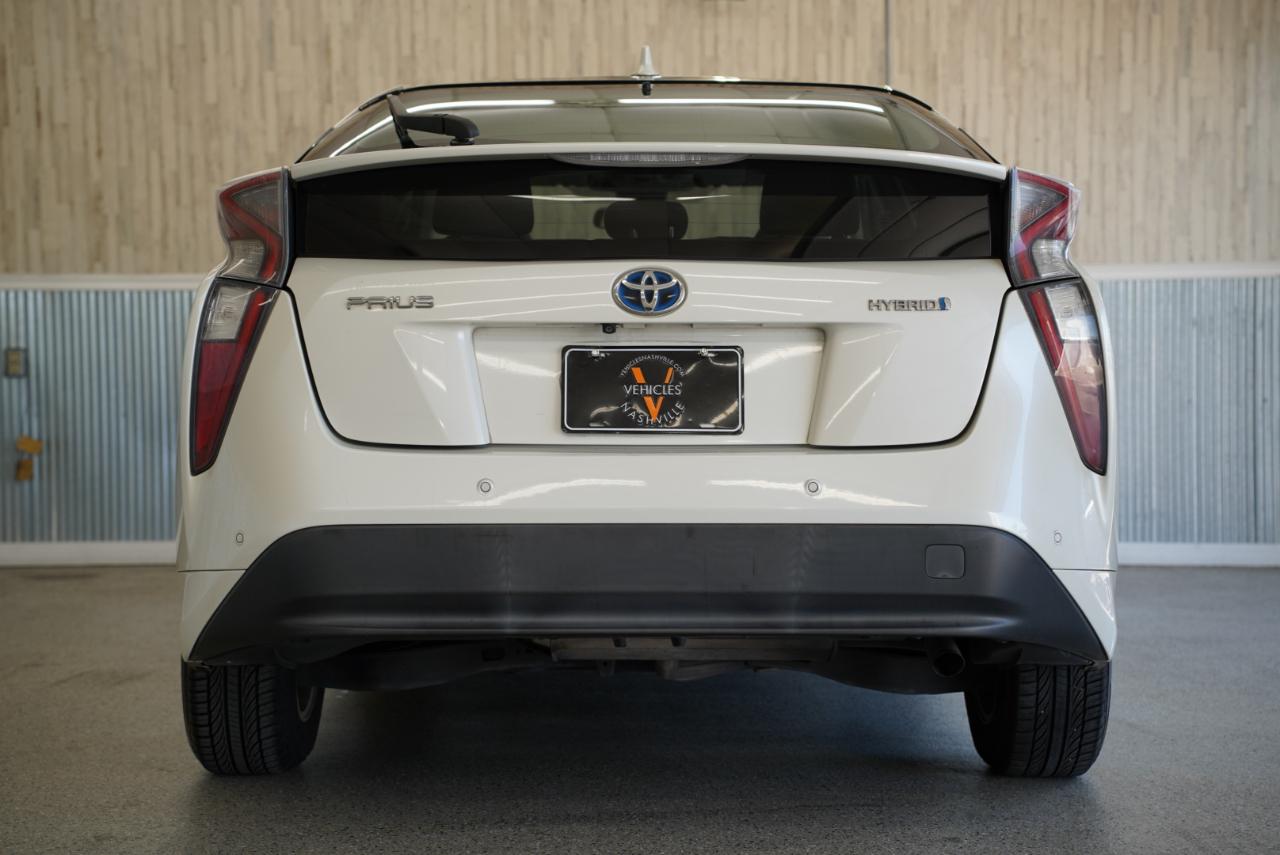 Toyota Prius Three Touring (Natl) 2017